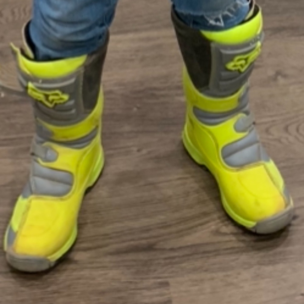 Youth size 4 fox racing boots